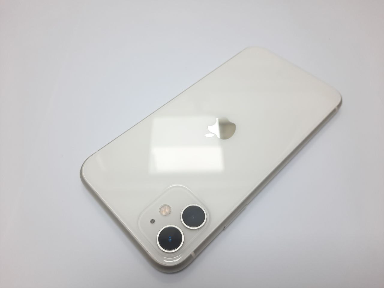 Apple iPhone 11 (64 Gb)