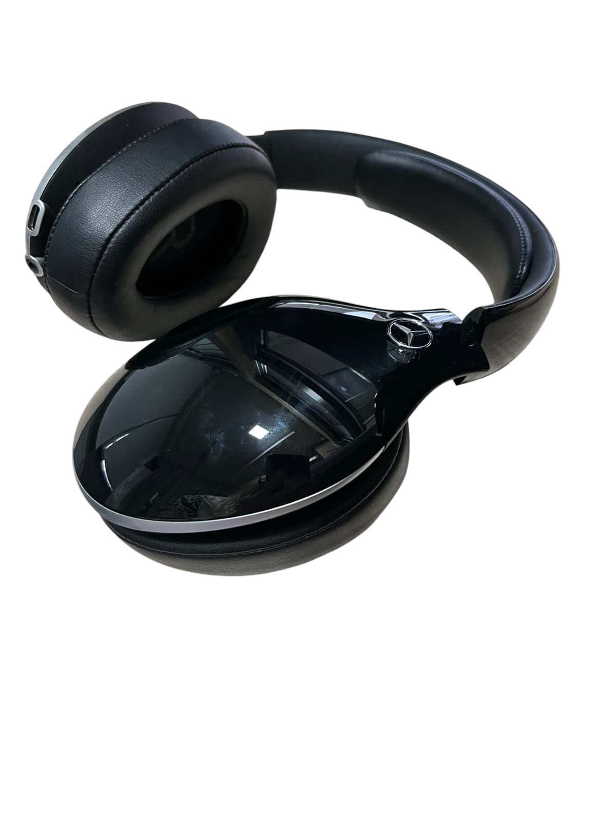 Over-Ear Headphones with Noise Cancelling