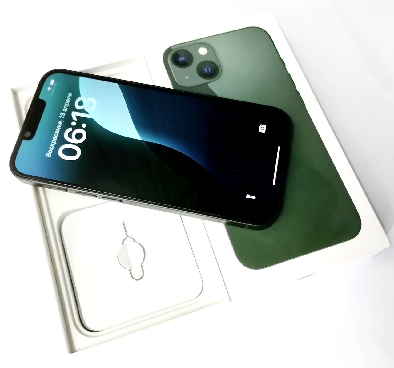 Apple iPhone 13  4 GB/ 128 GB/