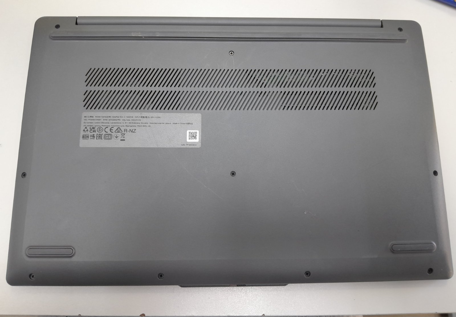 15,6" Lenovo IdeaPad Slim 3 15AMN8,  AMD Athlon Gold 7220U, RAM 8 GB/SSD 256 GB