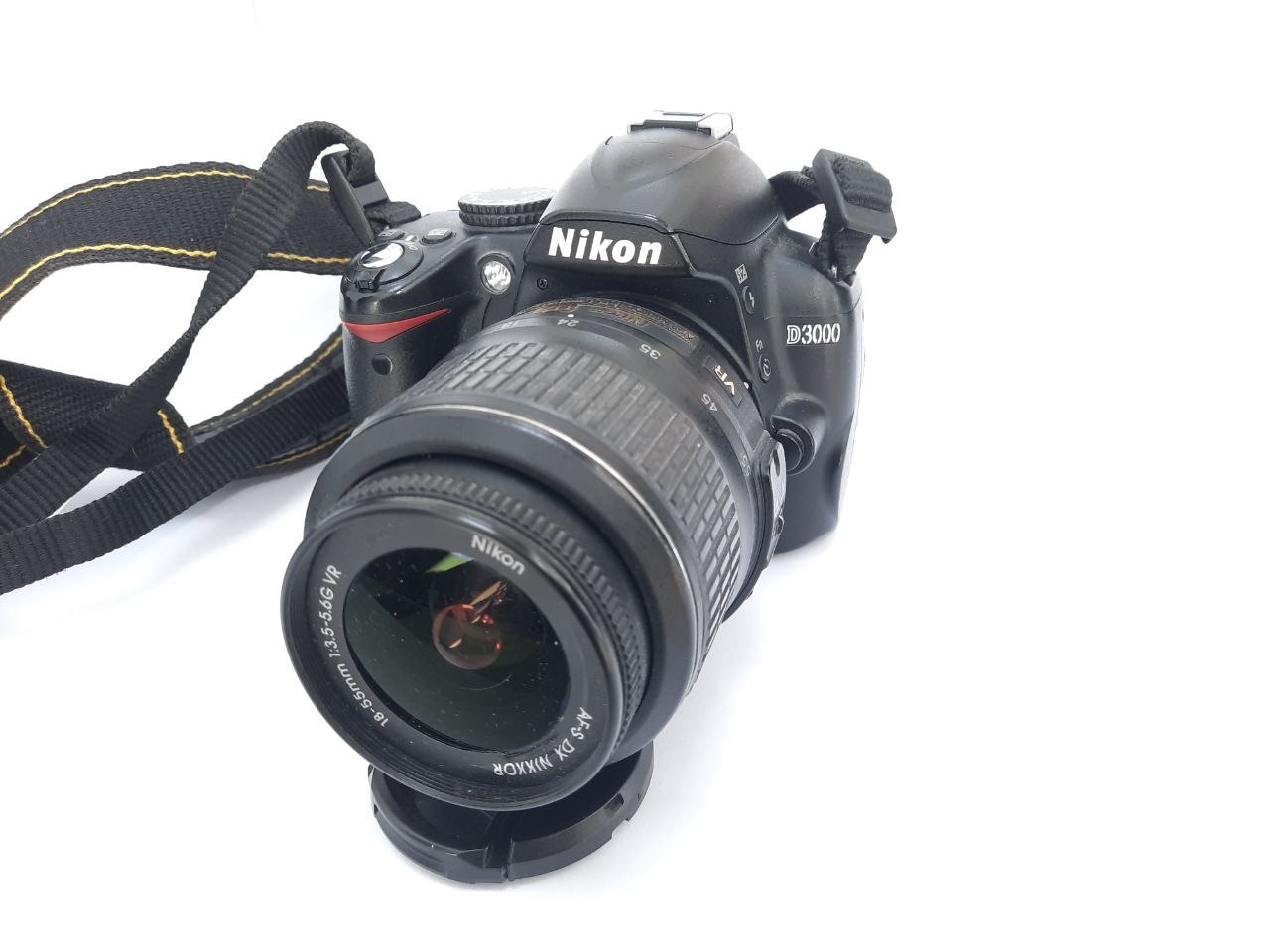 Nikon D3000 +Lenta AF-S NIKKOR 18-55mm 1:3.5-5.6G
