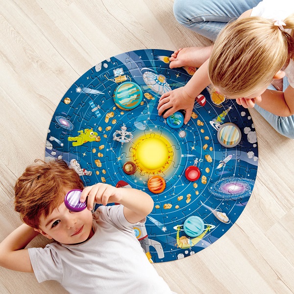 Puzzle „Sistemul Solar” – Descoperă universul cu 102 piese, planete din lemn și soare LED strălucitor