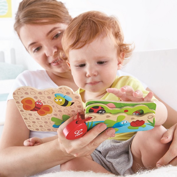 Cărțulie de lemn pentru copii – „Insecte” Hape