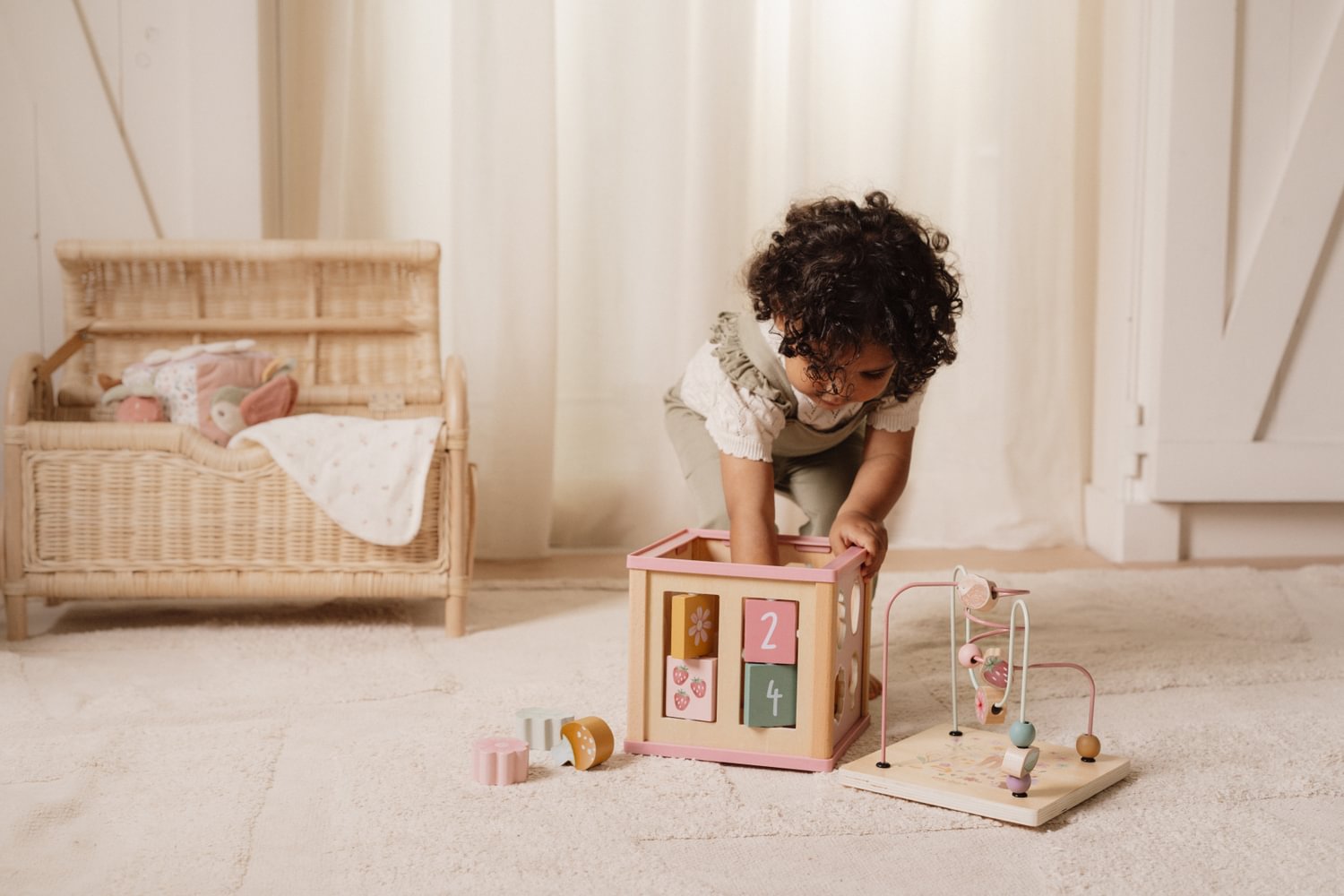 Jucarie din lemn FSC - Cub cu Activitati - Fairy Garden - Little Dutch 