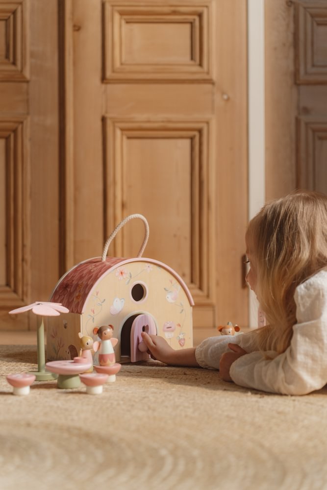 Casuta de papusi portabila din lemn FSC cu zane si mobilier - Fairy Garden - Little Dutch 