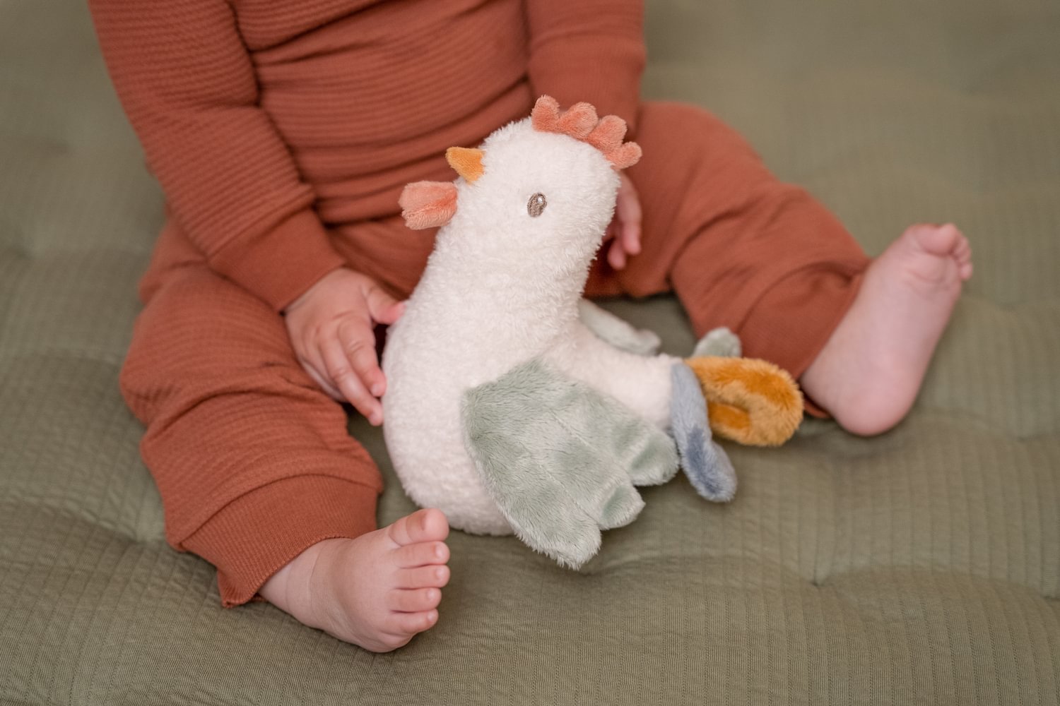 Jucarie hopa-mitica pentru bebelusi - Gaina - Little Farm - Little Dutch 