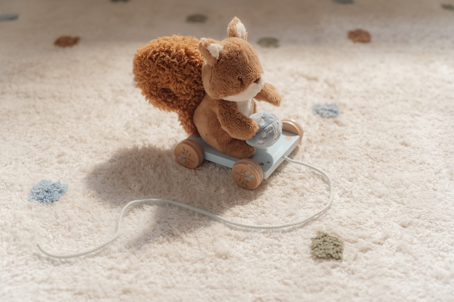 Jucarie din lemn FSC cu roti si snur pentru tras - Forest Friends - Little Dutch 