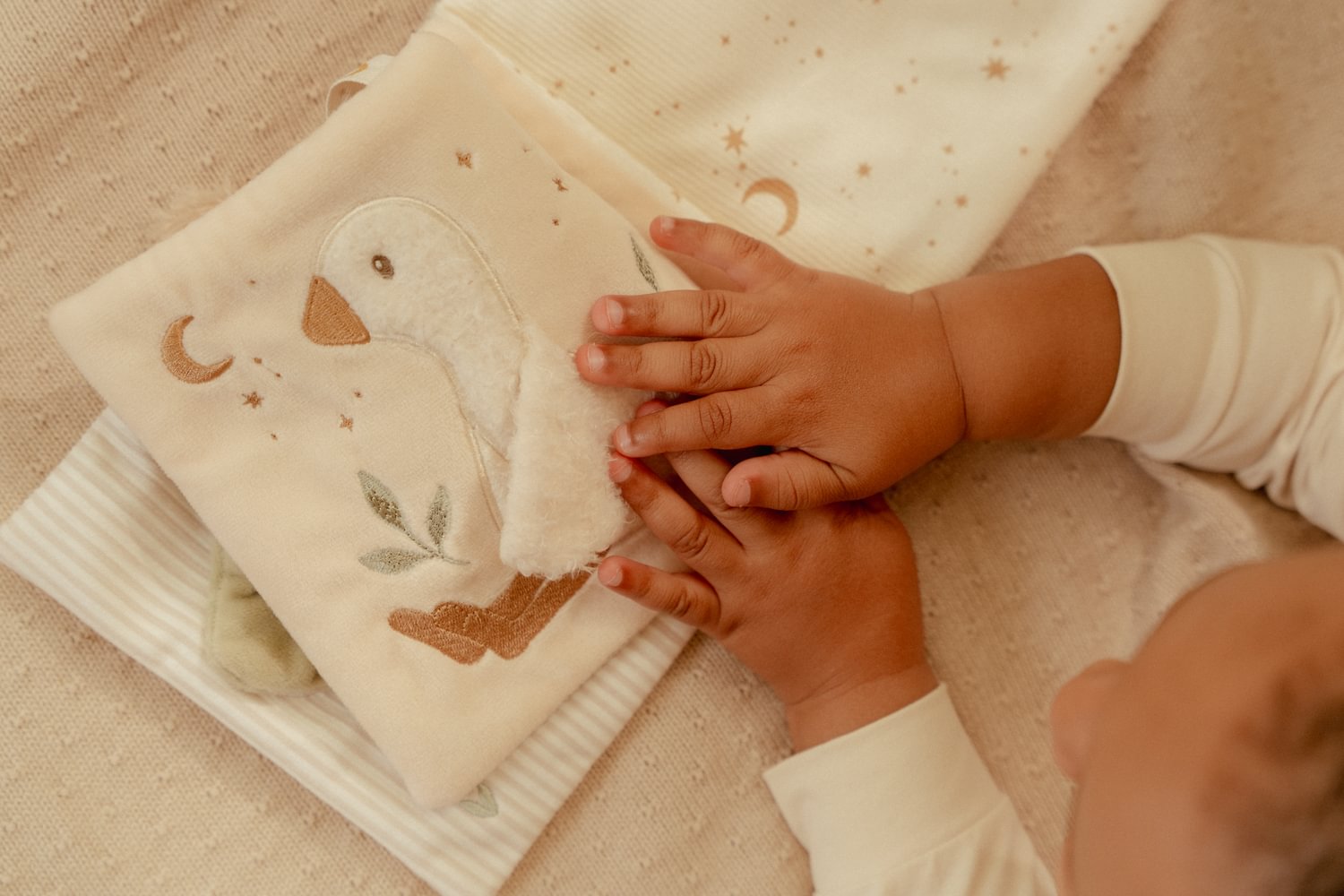 Carte senzoriala moale  - Newborn Naturals - Little Dutch