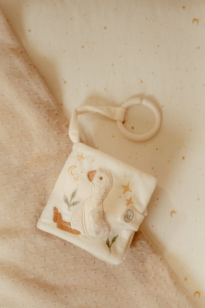 Carticica senzoriala moale - Newborn Naturals - Little Dutch