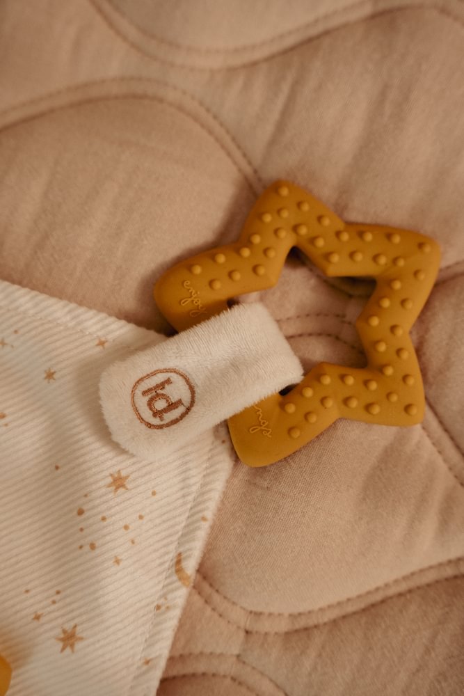 Jucarie paturica cu inel de dentitie - Newborn Naturals - Little Dutch