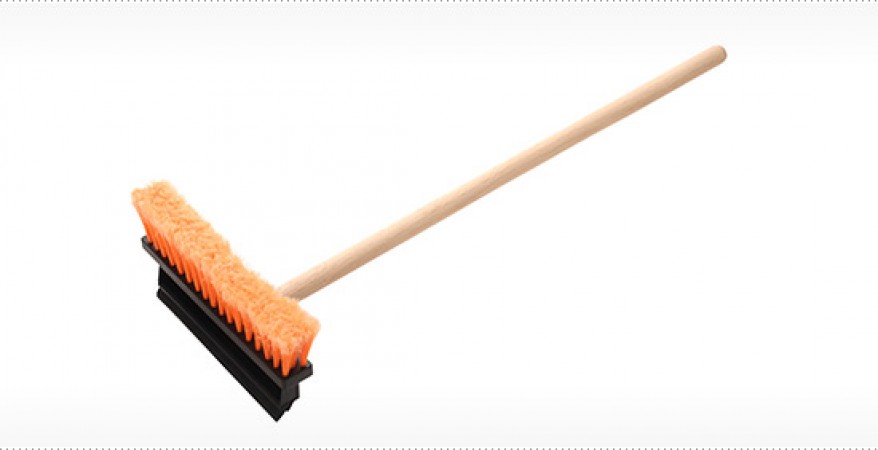 Perie de scurgere cu maner din lemn   NT Drew 65 cm