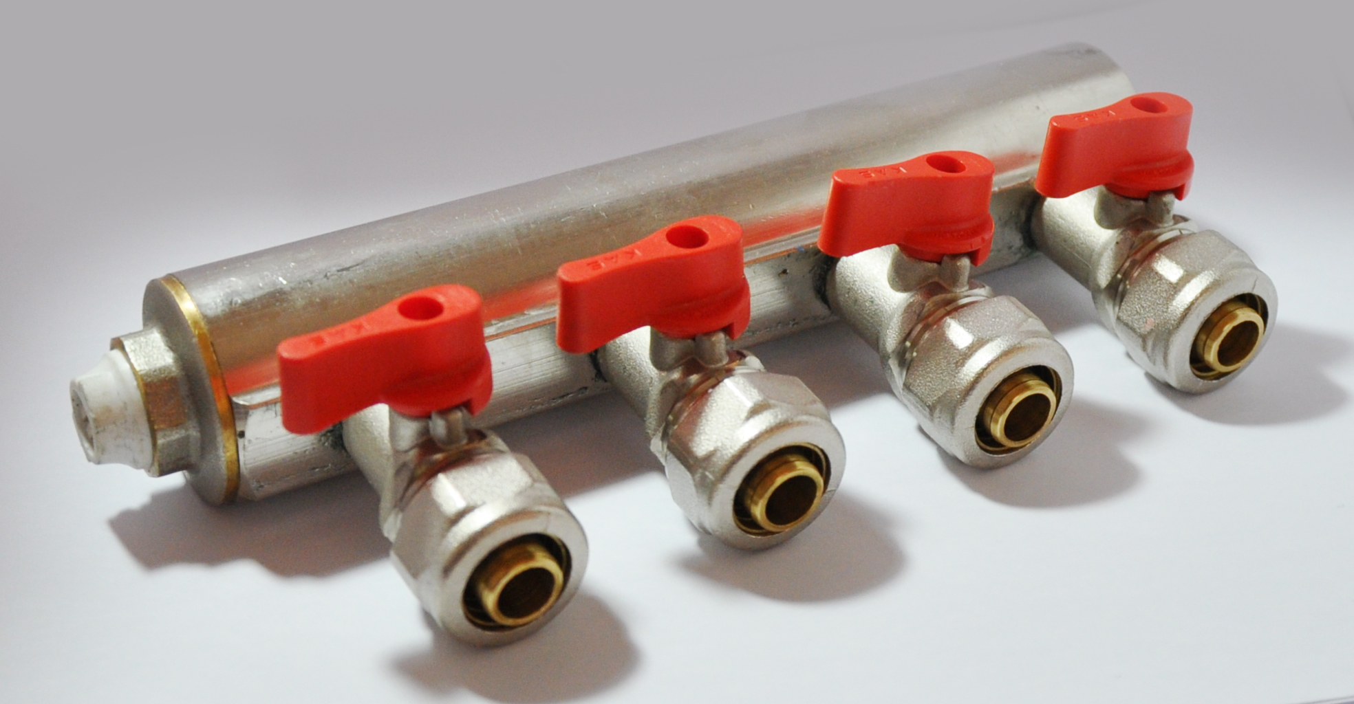 Distribuitor D. 1" FI/FI x 16 PEX  4 cai (robinet bila)  KAS