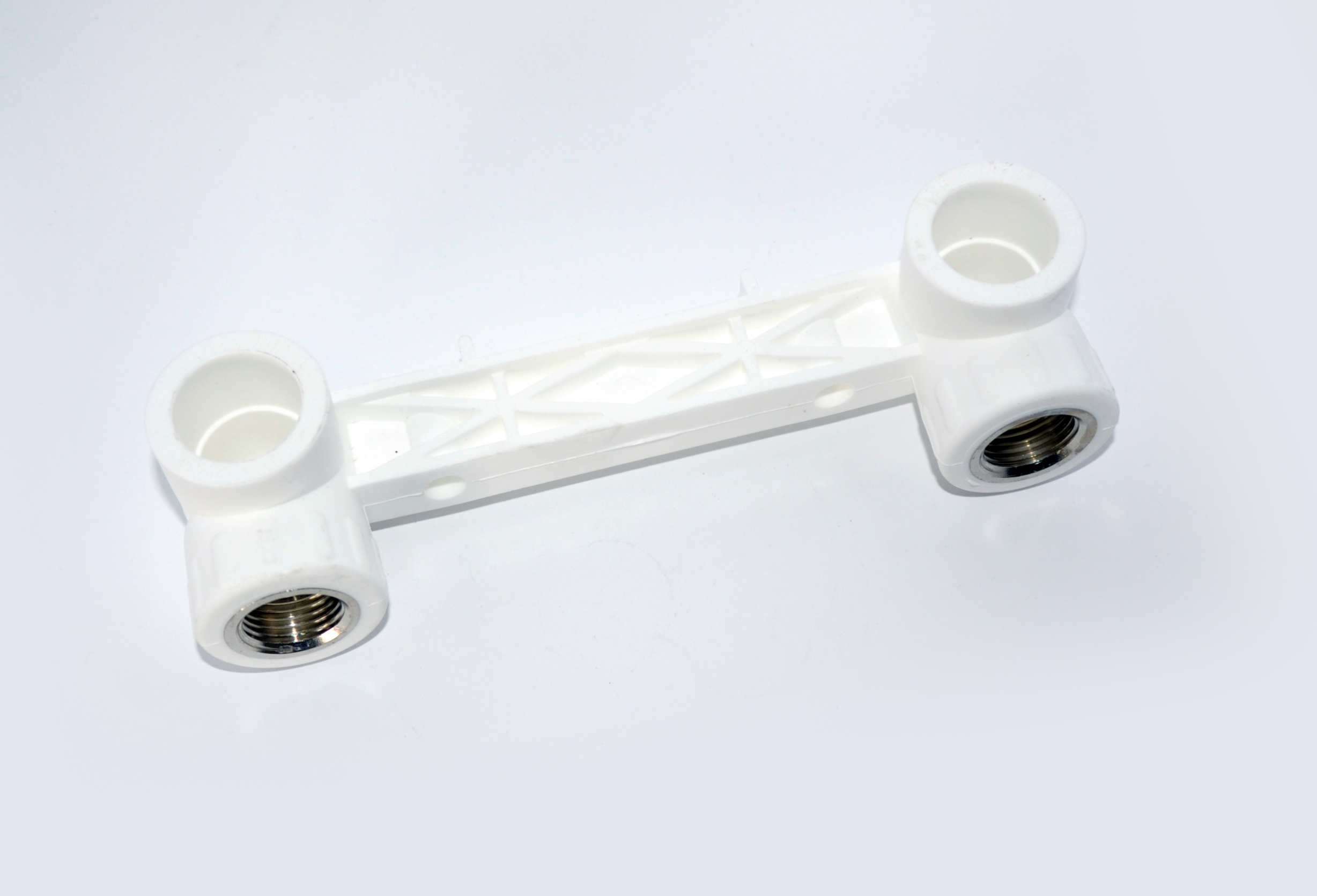 Комплект для монтажа смесителя ППР D. 25 x 1/2" М (белый)  KAS
