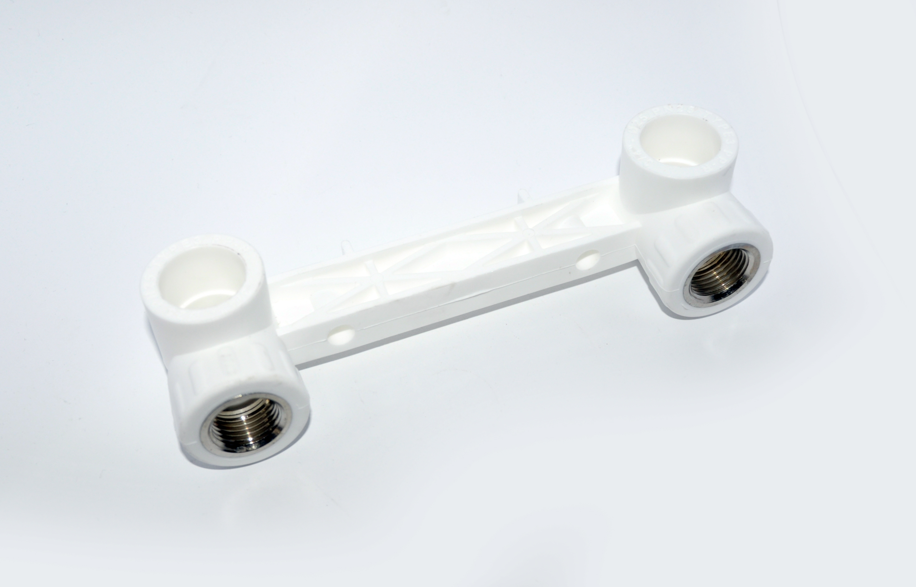 Комплект для монтажа смесителя ППР D. 25 x 1/2" М (белый)  KAS
