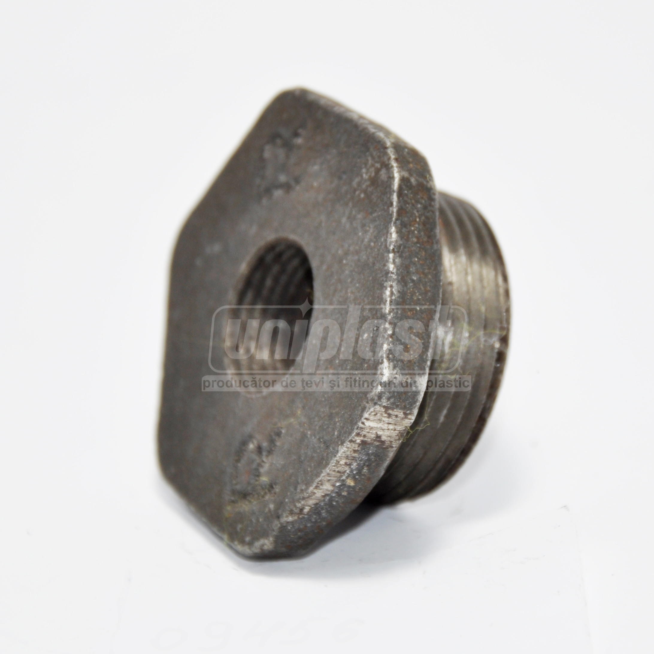 Заглушка проходная для радиатора D. 1.1/4" x 1/2" правая чугун ST
