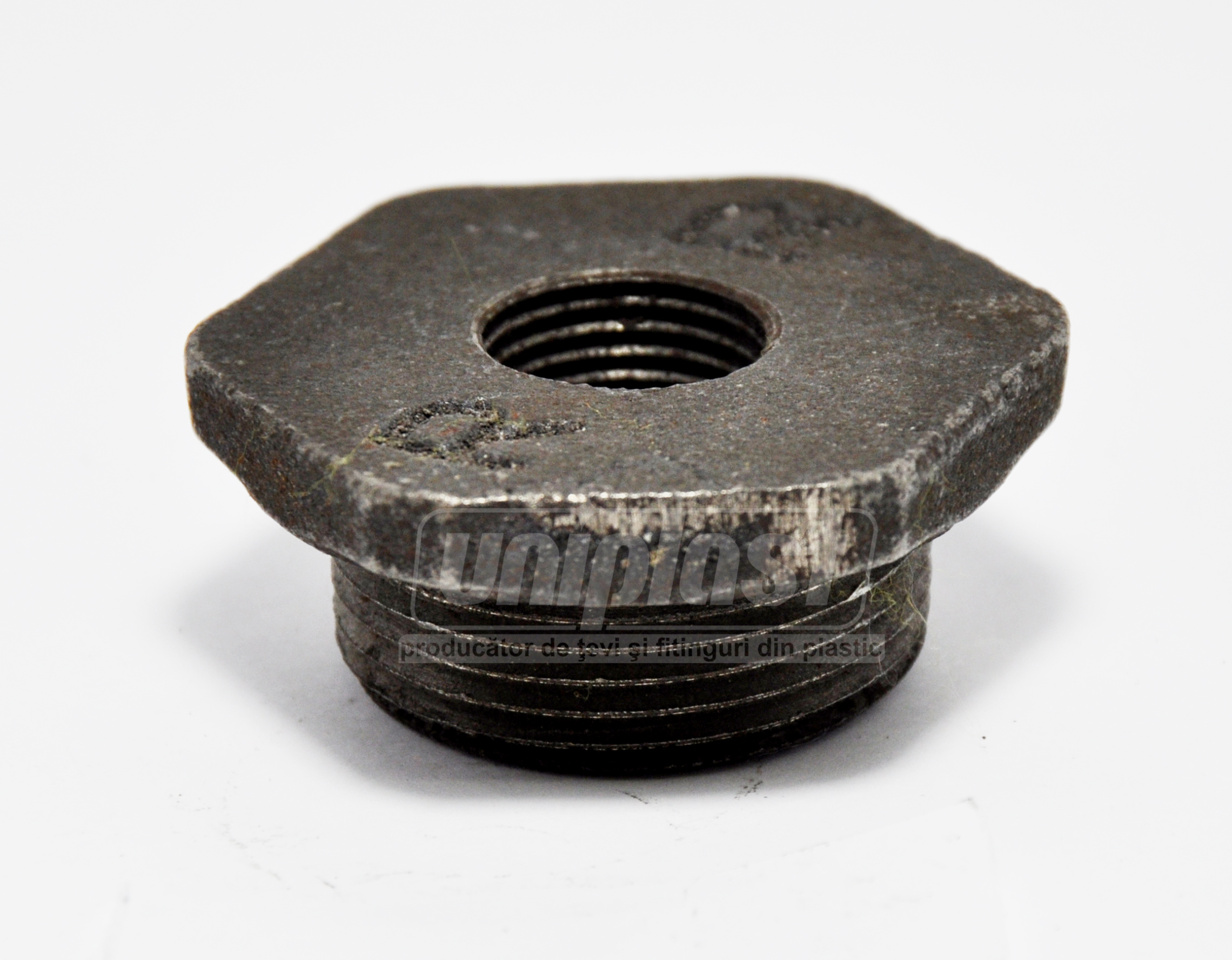 Заглушка проходная для радиатора D. 1.1/4" x 1/2" правая чугун ST
