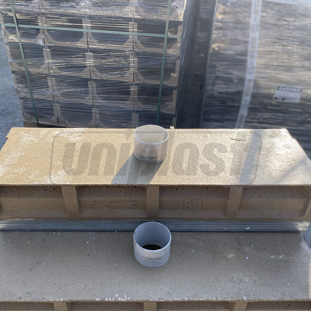 Gratar fonta canalizare cu rigola fibrobeton L=1000 mm H=200 mm B=300 mm cu racord D.100 PP pe partea de jos EN124 D400 TR