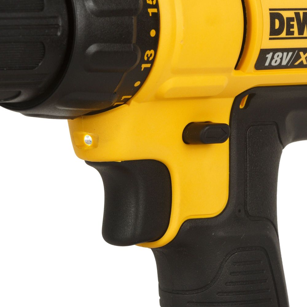 Masina de gaurit-insurubat cu acumulator DCD771D2 Li-lon 18V 2buc. x 2Ah 2 viteze  DEWALT