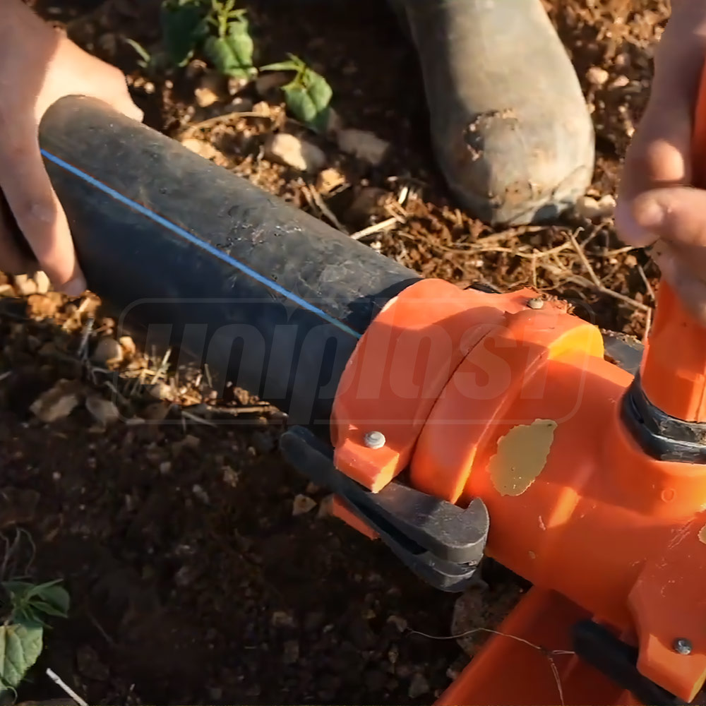 Teava de irigatii cu prindere rapida din plastic D. 75 PN6 L=6 m (cu dungi albastre)  ASB