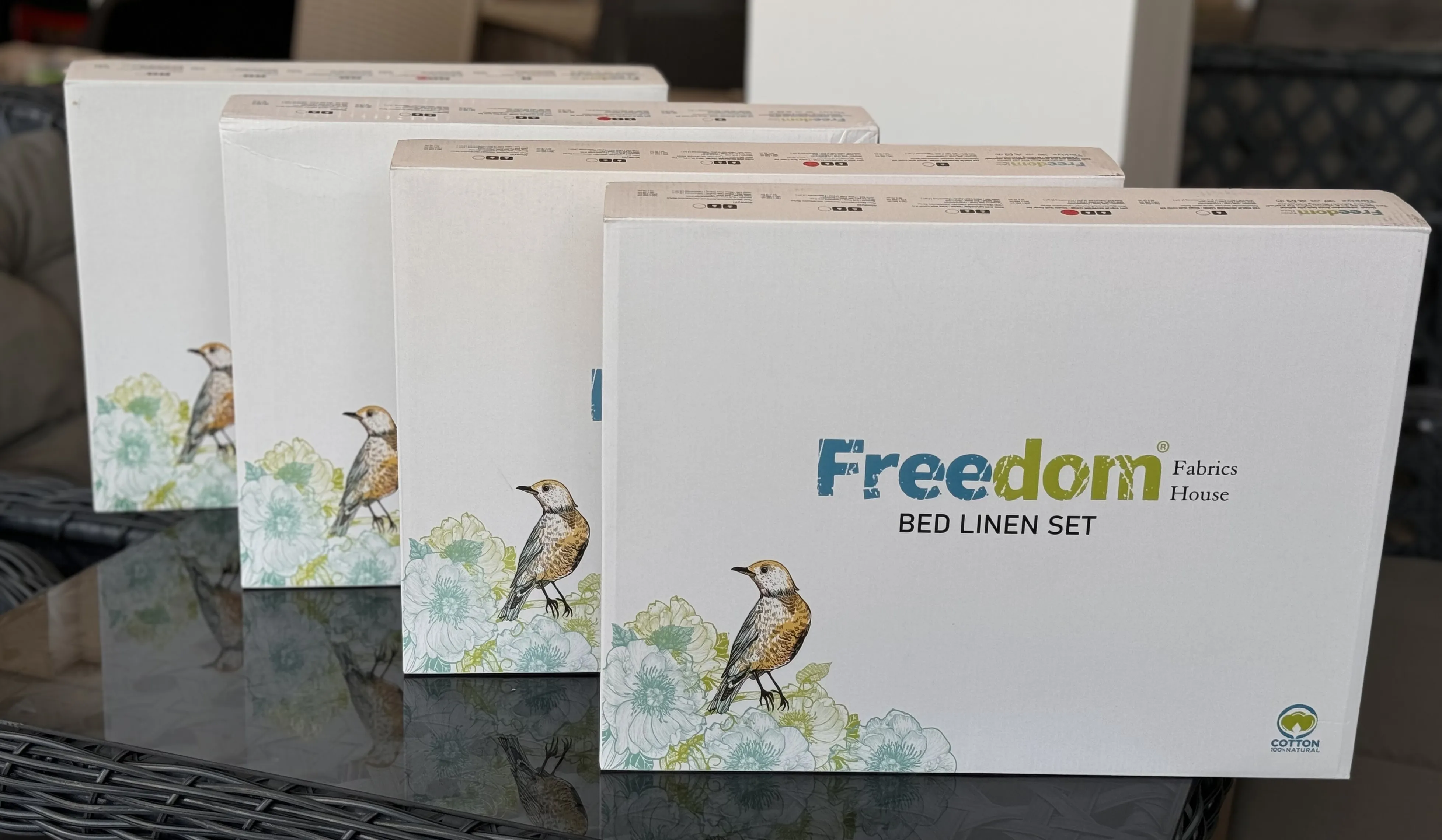 Комплект постельного белья (2 наволочки+конверт+простыня) FreeDom белая коробка