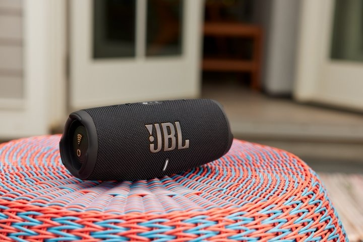 Nou în JBL Store: Vă prezentăm noua boxă JBL Charge 5 Wi-Fi!